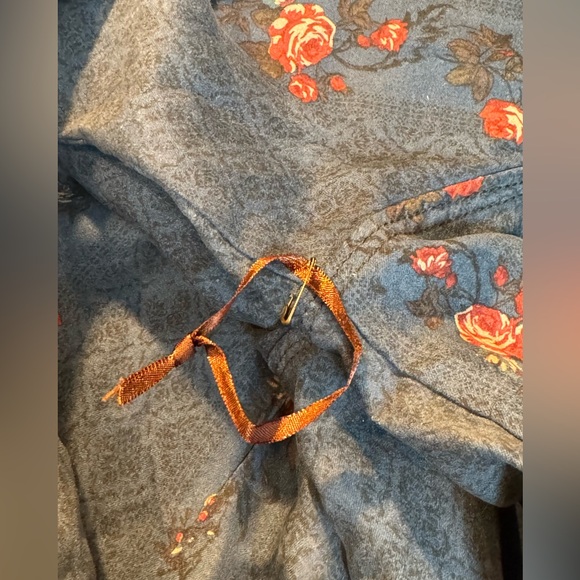 NWOT LEGACY FALLS For Her Blue Floral Button-Down Shirt - Picture 9 of 9